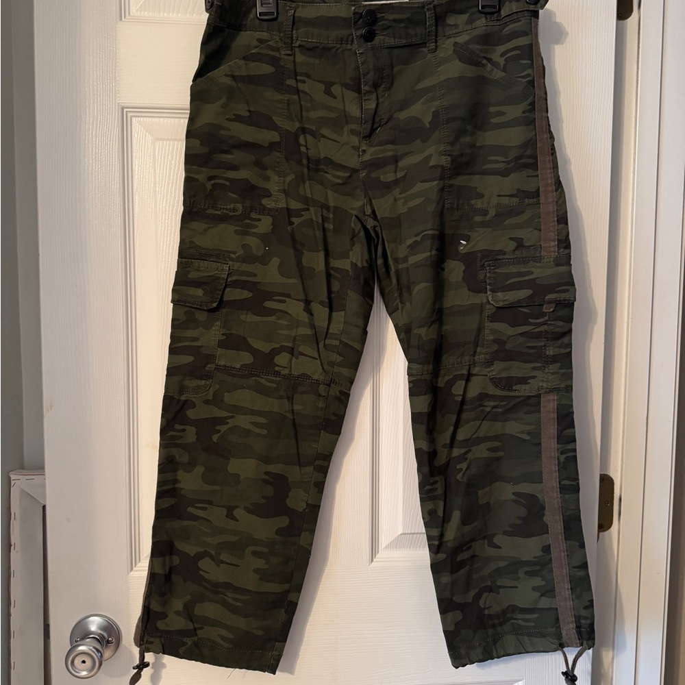 Camouflage Capri Cargo Pants